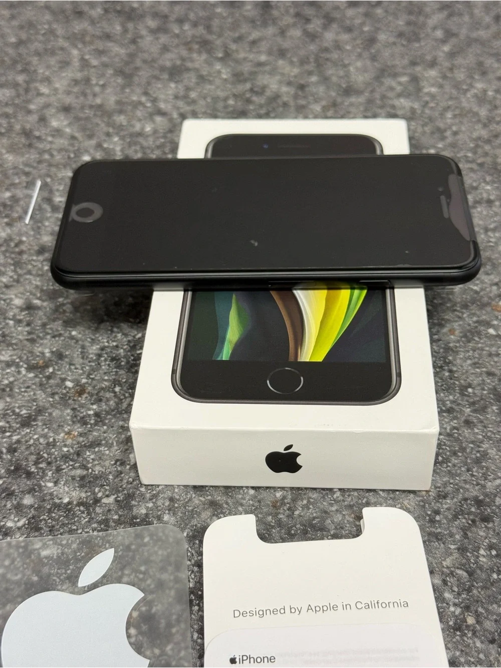 NEW Apple iPhone SE 2020 64GB Black Cricket Wireless (Carrier Locked) MHGELL/A